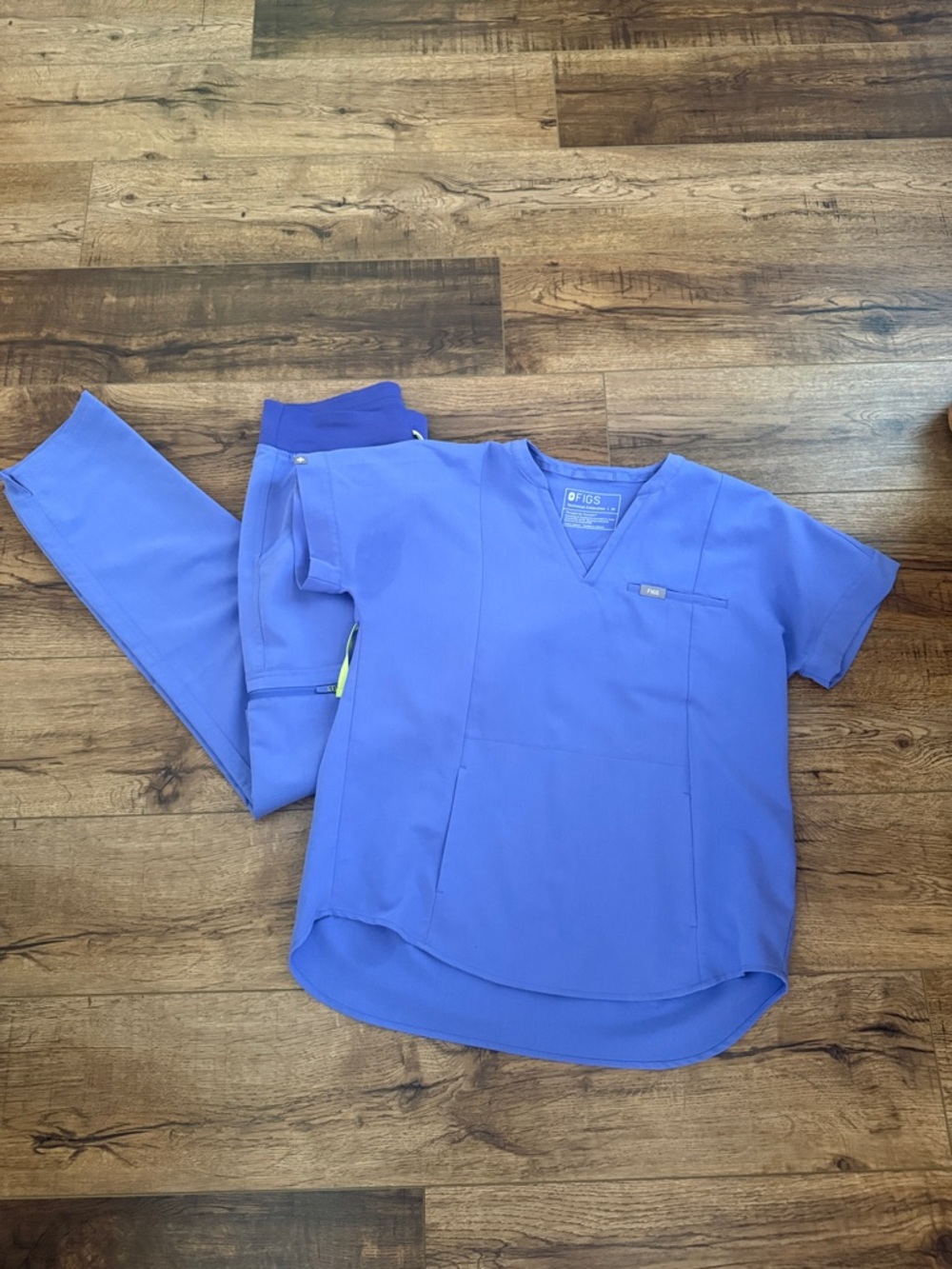Figs Lavender Blue V-Neck Scrub Top and Pants Set medium